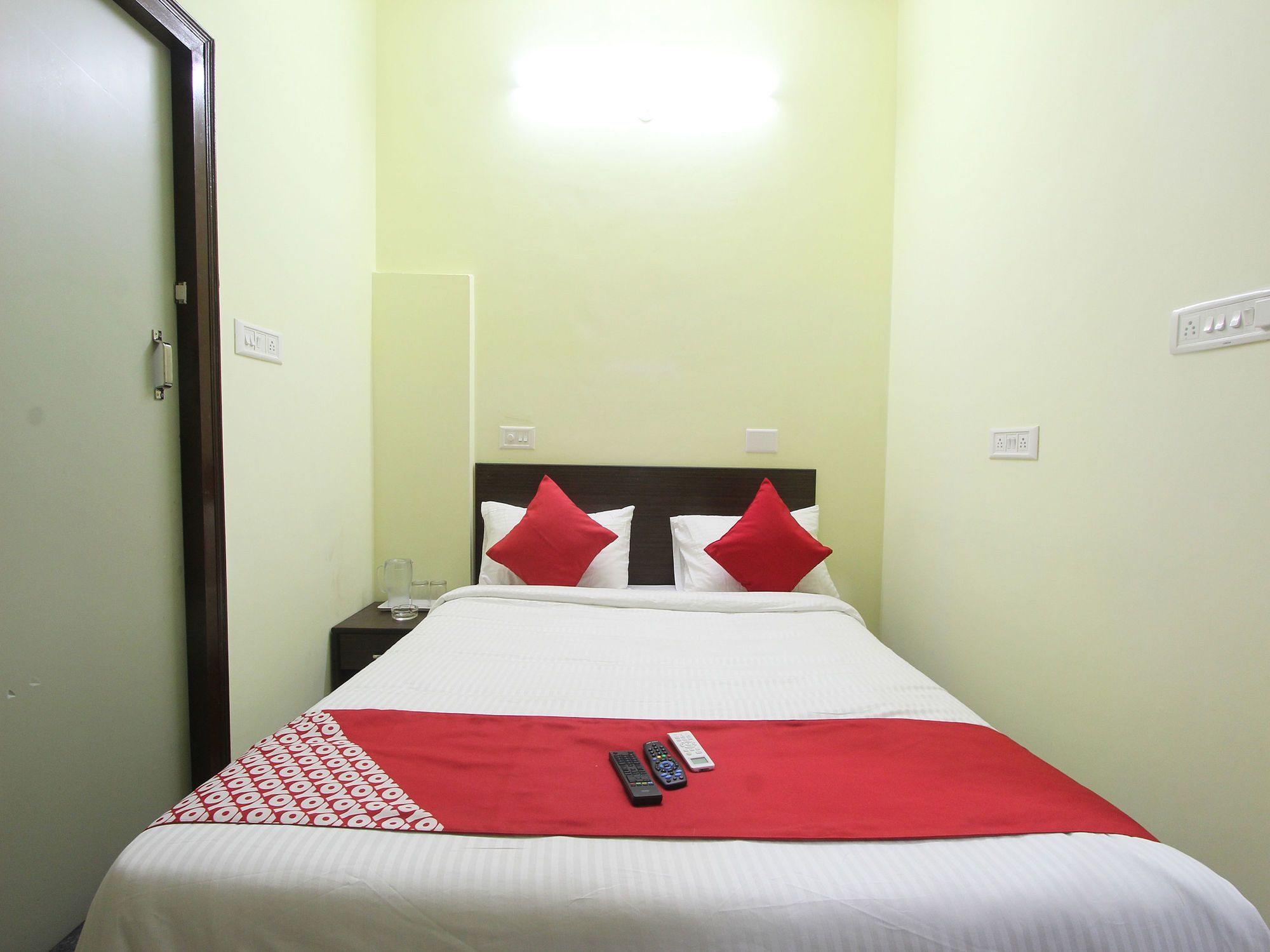 Hotel O V R Residency Near Sri Amruth Chithra Mandira Bangalore Exteriör bild